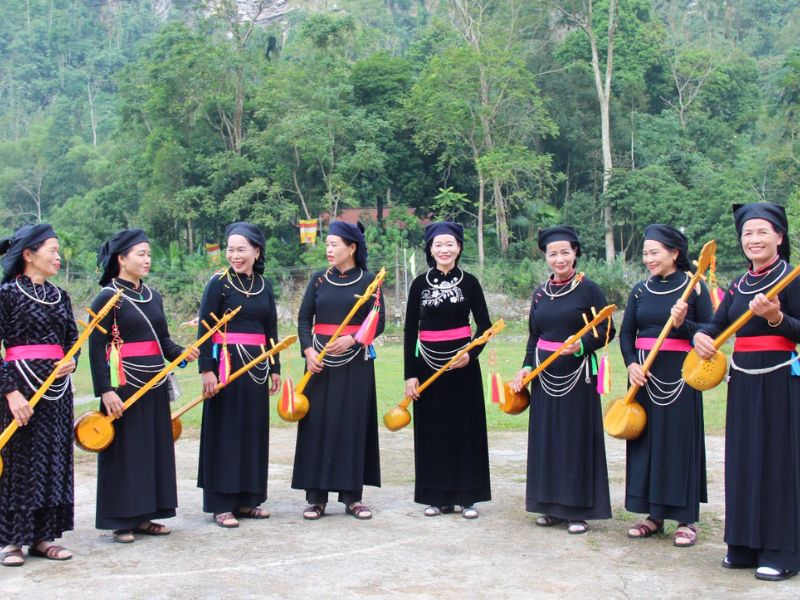 Trang phục dân tộc Tày nhiều lớp 