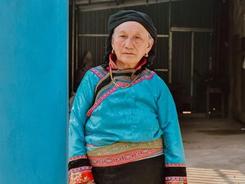 Áo cổ đứng cài lệch trong trang phục người Hoa