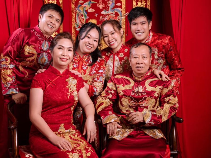 Màu sắc rực rỡ trong trang phục dân tộc
