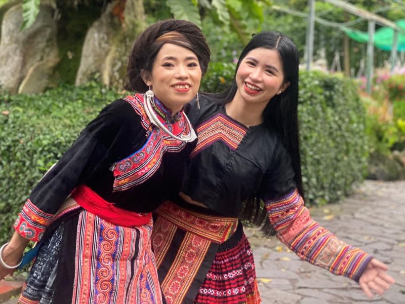 Chất liệu tự nhiên của trang phục dân tộc Mông