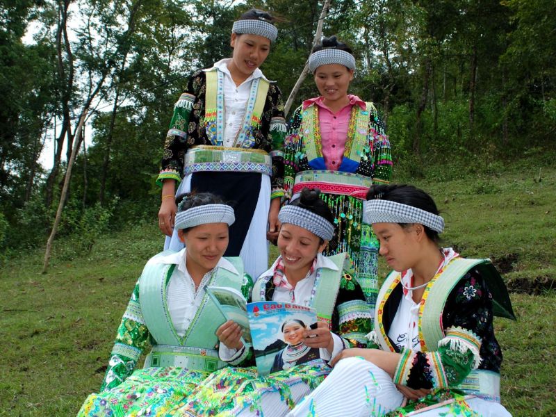 Người Mông Trắng mặc vải lanh 