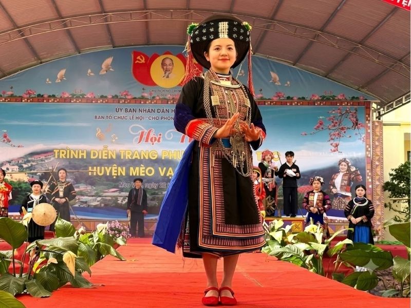 trang phục dân tộc mèo